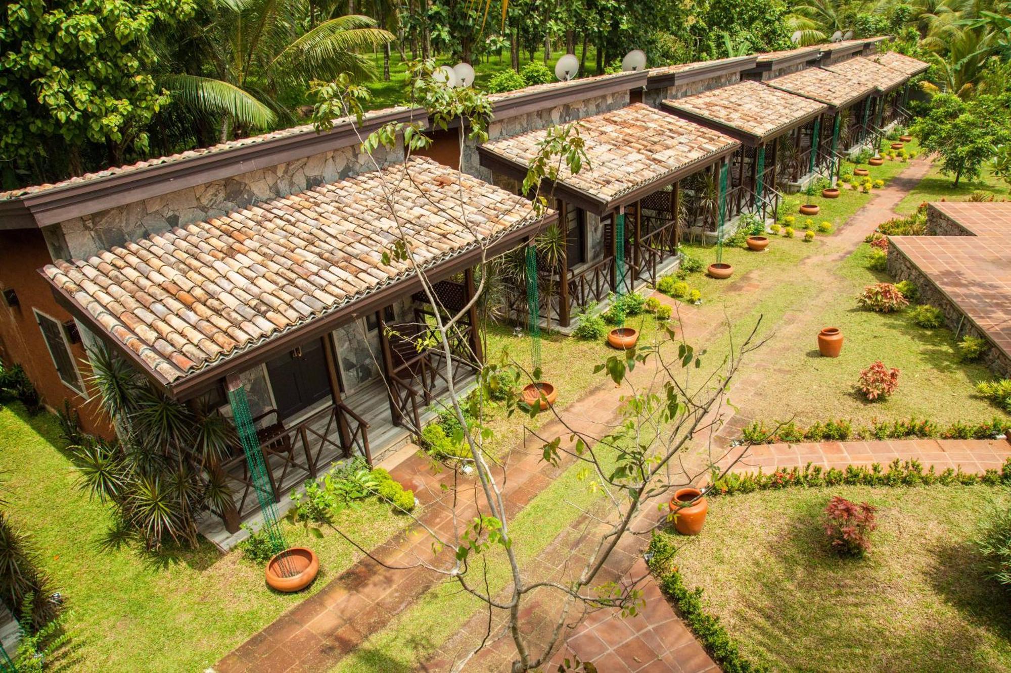 Villa Pinnawala & Restaurant Exterior photo