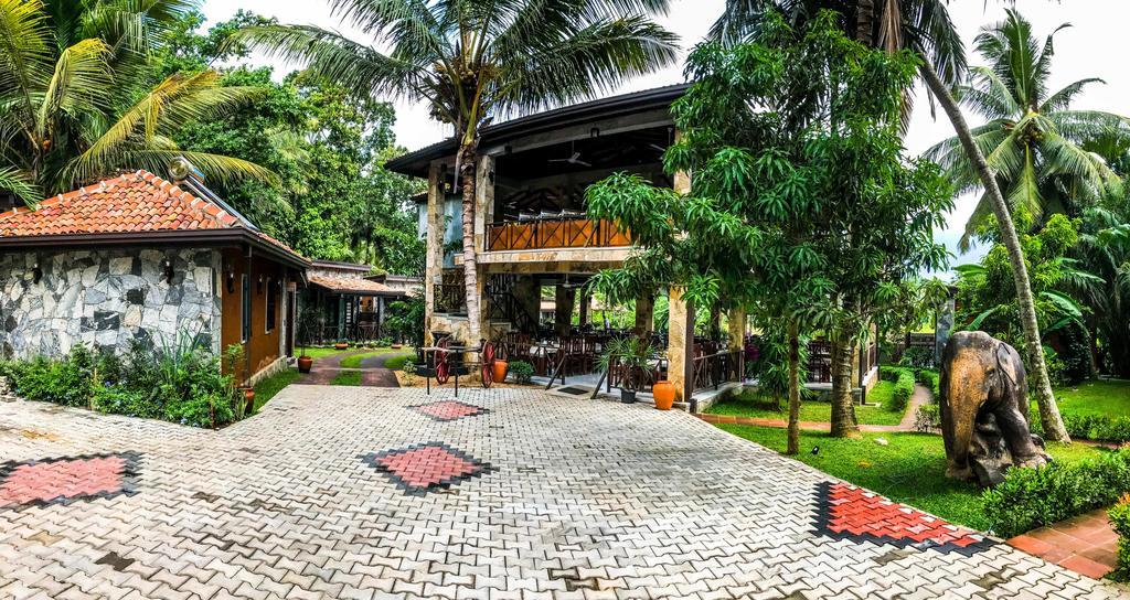 Villa Pinnawala & Restaurant Exterior photo