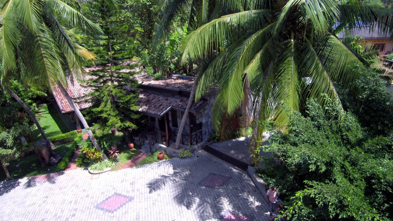 Villa Pinnawala & Restaurant Exterior photo