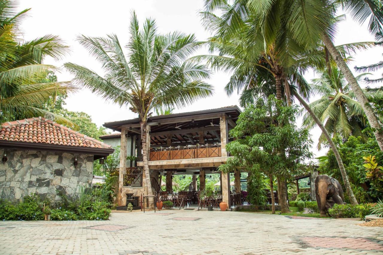 Villa Pinnawala & Restaurant Exterior photo