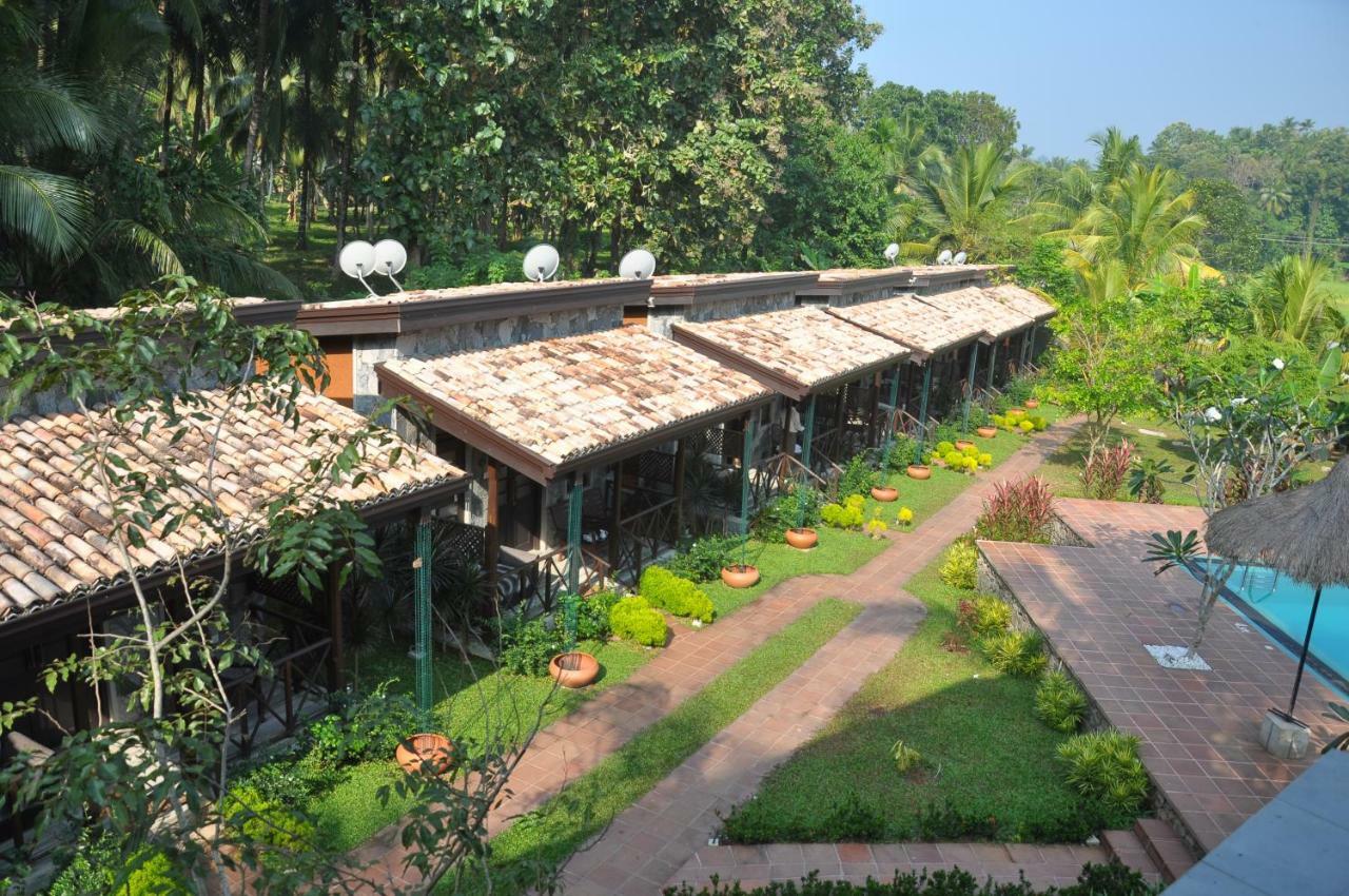 Villa Pinnawala & Restaurant Exterior photo